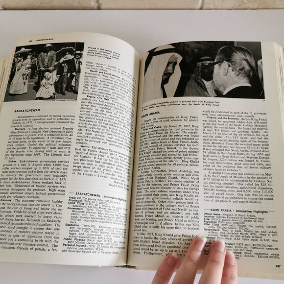 1976 Year Book Encyclopedia Vintage Birthday Gift Annual Recap Grolier Gen X - Picture 8 of 8
